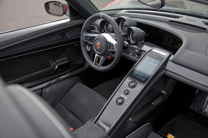 Porsche 918 Spyder photo gallery